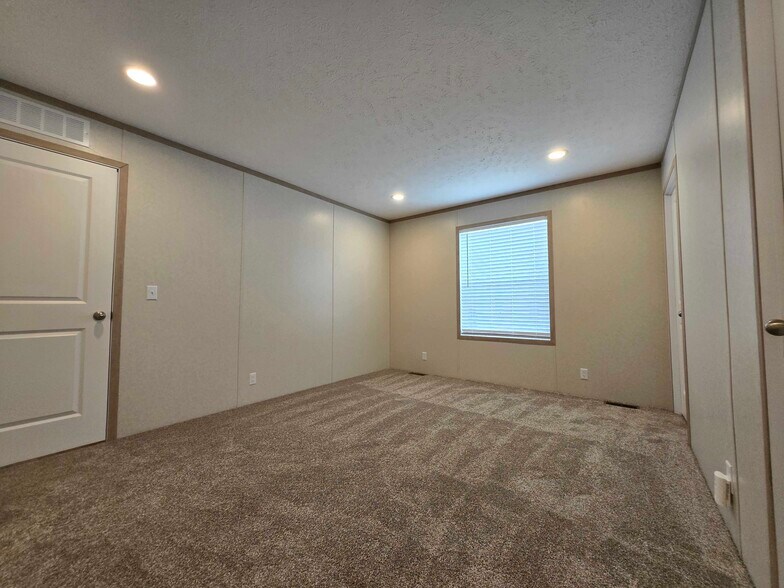 Building Photo - 29752 Jamestown Dr