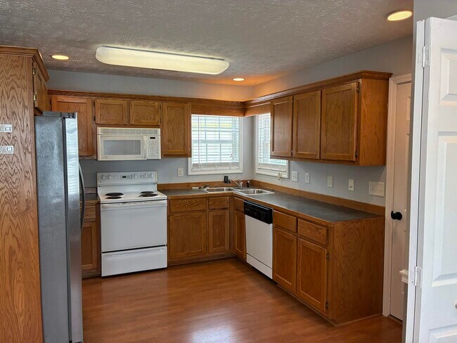 Building Photo - 9565 Sullivan Dr