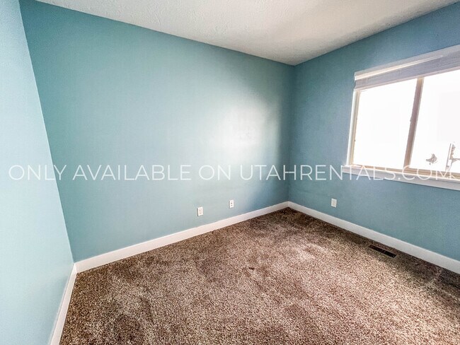 Building Photo - 4552 Long Way