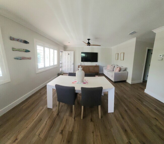 Building Photo - 1202 Palm Trl
