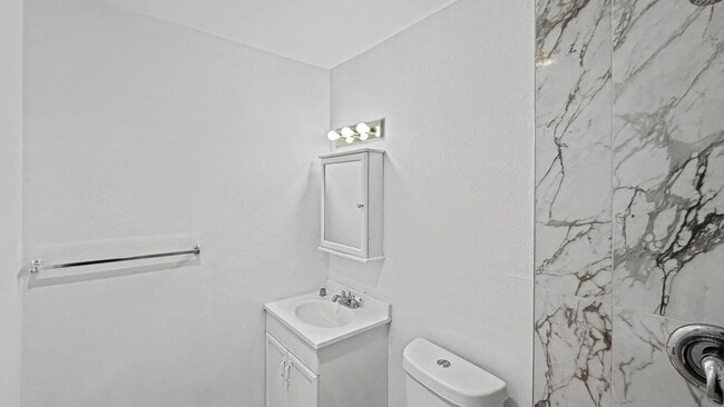 Building Photo - 130 Astoria Dr