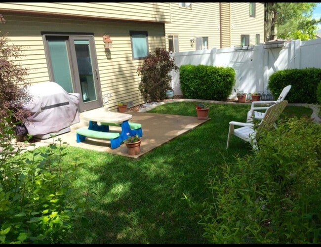 Building Photo - Beautiful town home in Centerville! 3 bedr...