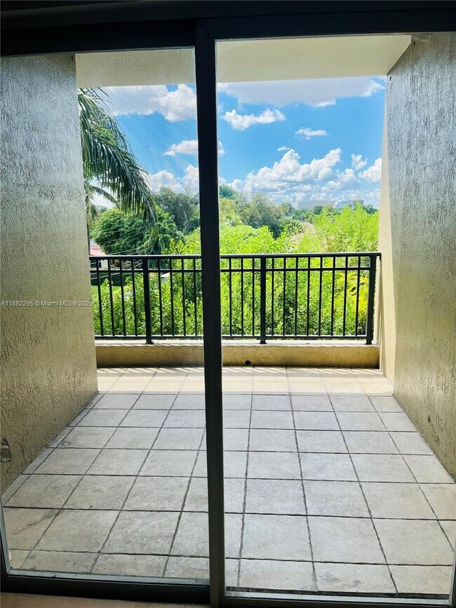 Building Photo - 120 Douglas Rd