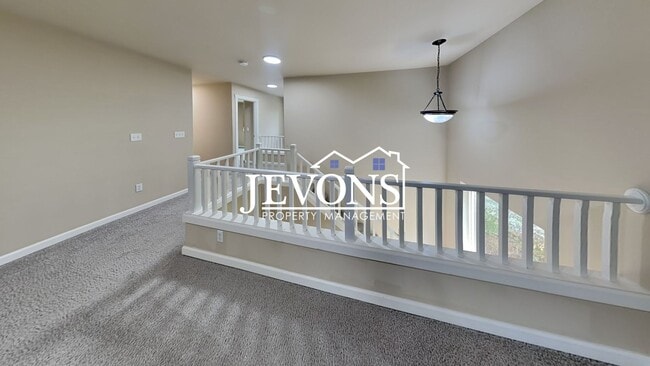 Building Photo - Spacious 5-bedroom home in a great community with 2-car garage, washer and dryer, just minutes fr...