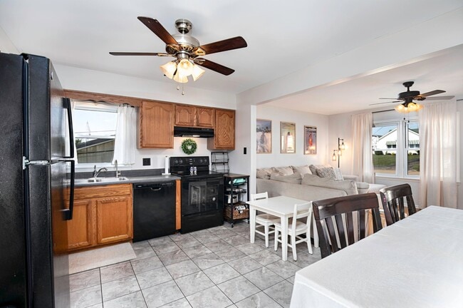 Building Photo - 413 Elm Street Heights