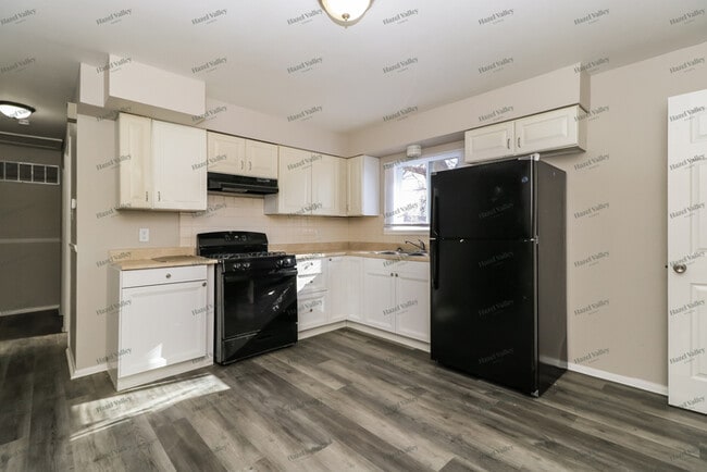 Building Photo - 230 Manning Ave