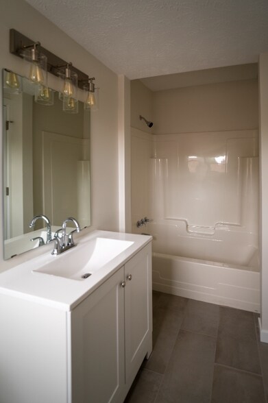 Building Photo - 1277 W 67th St