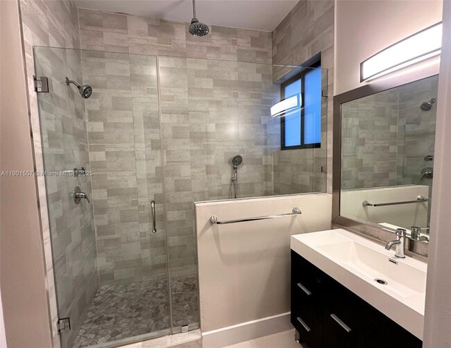 Building Photo - 824 SW 74th Ct