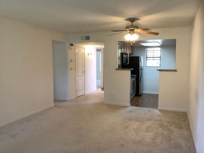 Building Photo - 2 Bedroom Condo in the Il Palio Community of Rancho Bernardo