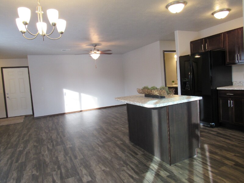 Building Photo - 325 Jerry Pl