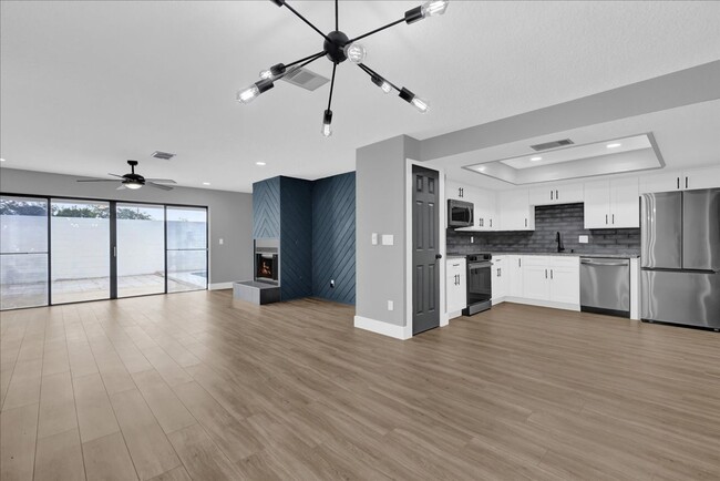 Building Photo - FOR RENT!! SIMPLY STUNNING 4 BED 2 BATH PO...