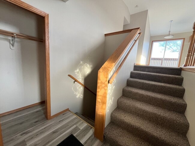 Building Photo - 5 Bed/2 Bath West Side Home!