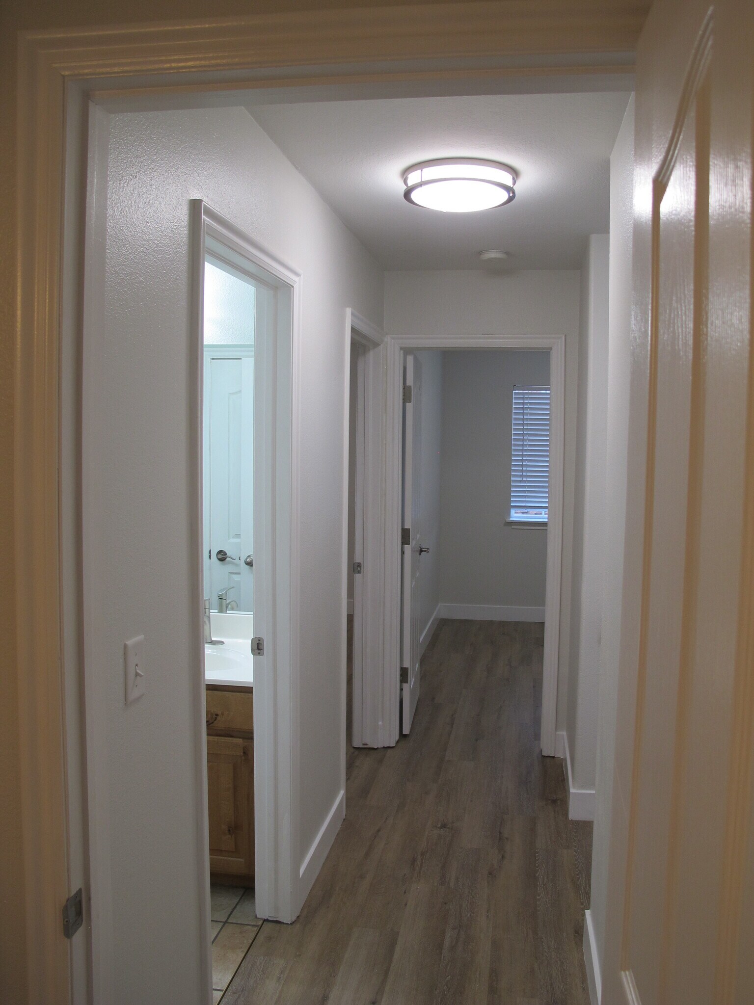 Upstairs hallway - 877 Capital Ave