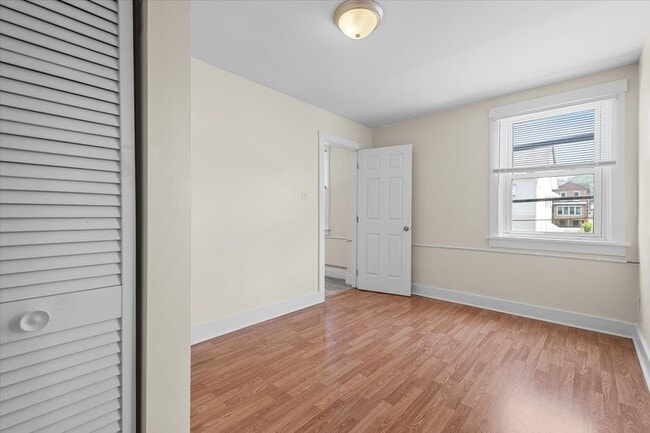 Building Photo - 915 Chartiers Ave