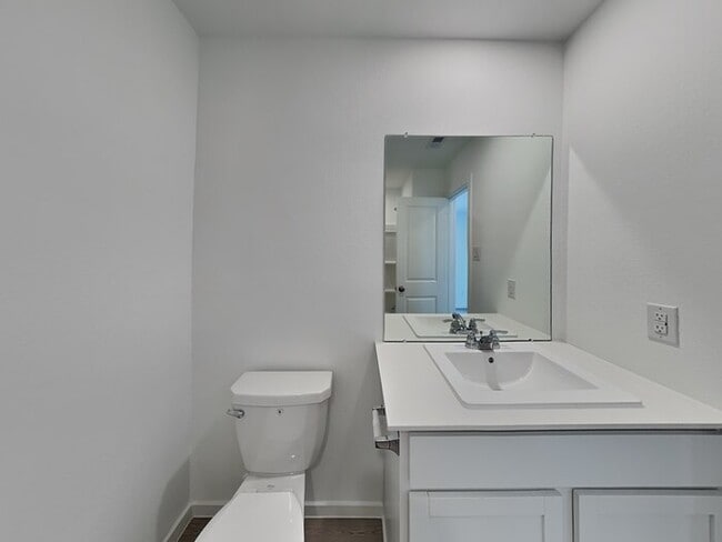 Building Photo - 21059 Santopadre St