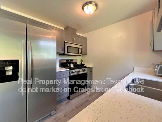 Building Photo - 2215 Wildflower Way