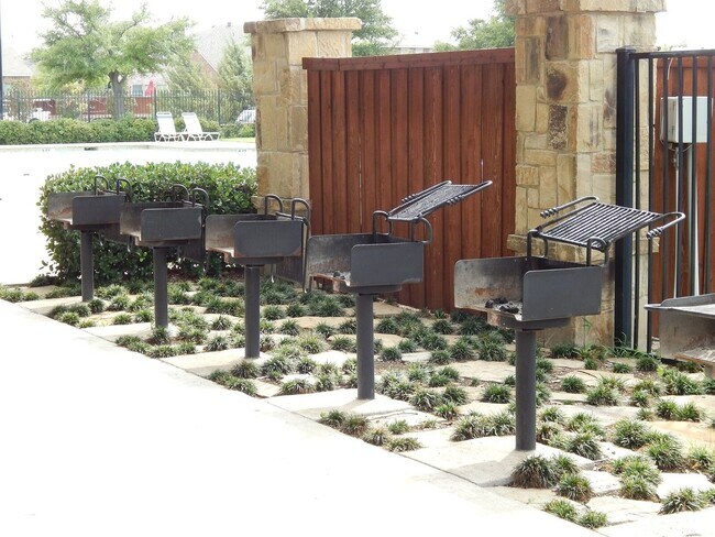 Building Photo - Upgraded 3 bedroom in Master Planned Community of Travis Ranch!!