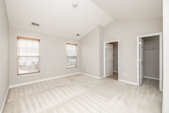 Building Photo - Well-maintained townhouse in Richmond