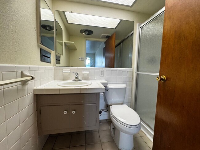 Building Photo - Mid-century Modern Heights Home