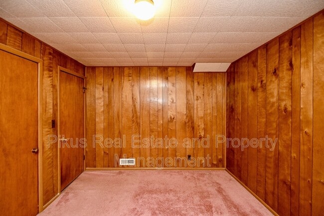 Building Photo - 919 Clarendon Ave NW