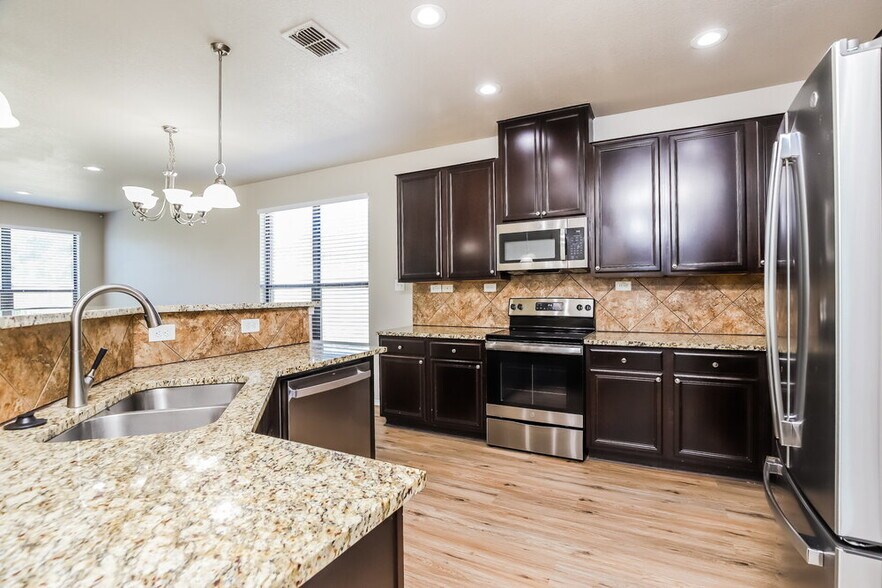 Building Photo - 1218 Bridle Bit