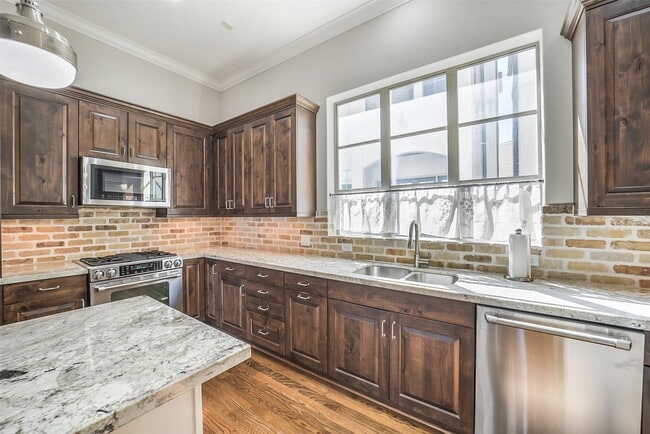 Building Photo - 1618 Rosewood St