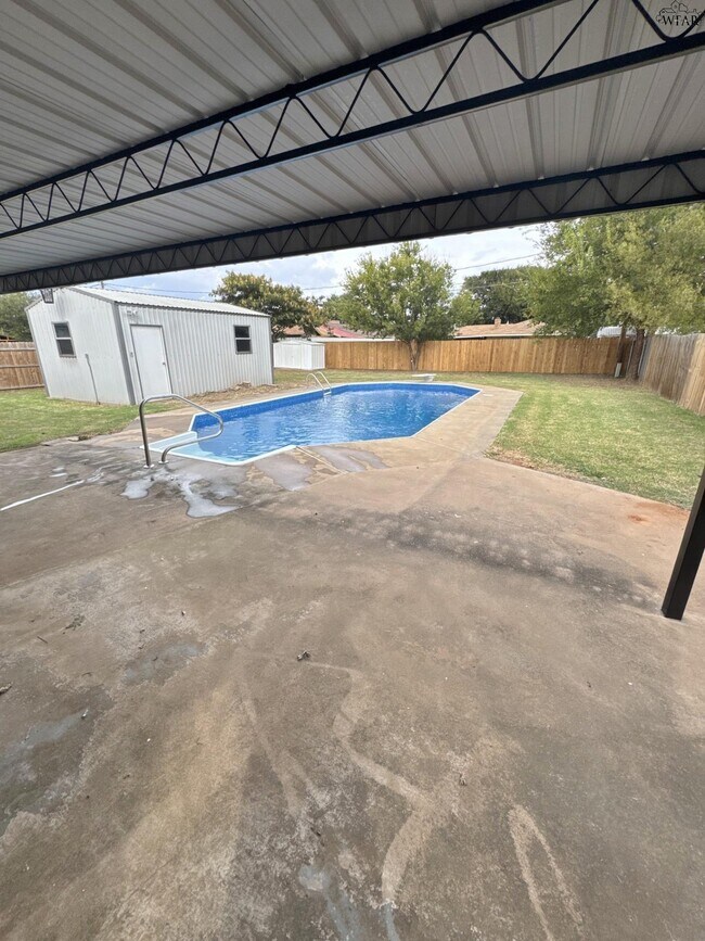 Building Photo - 4318 Hillsboro