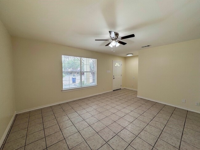 Building Photo - 304 Anthony Ln