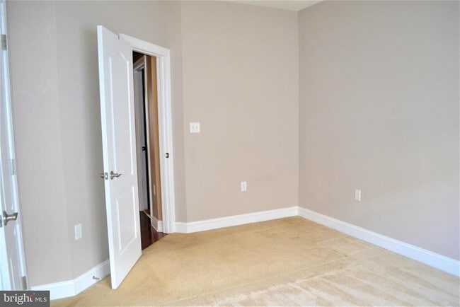 Building Photo - 426 N Thomas St