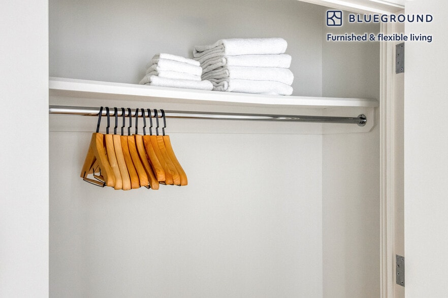 Building Photo - 550 W 54th St