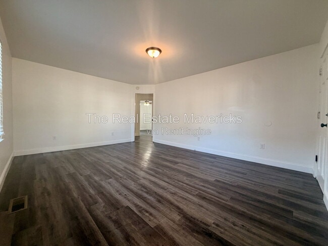 Building Photo - 575 SE Gaut St