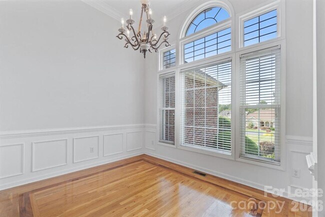 Building Photo - 4-Bedroom 2-Bath Home Nestled In The Popular Rock Barn Community!