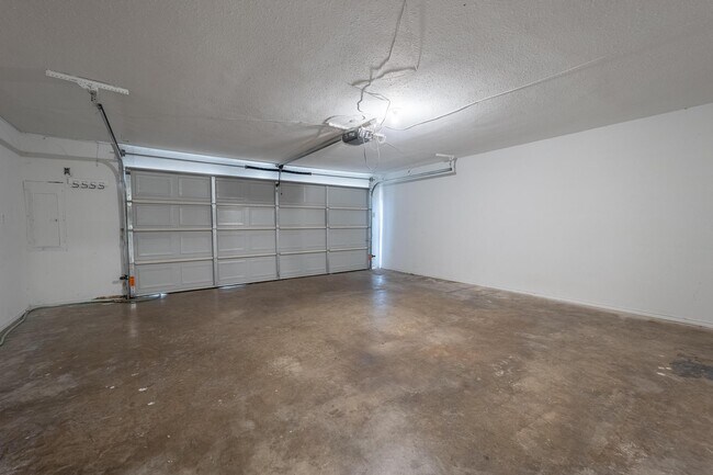 Building Photo - 9348 Highedge Cir