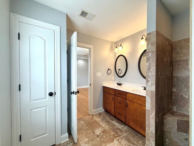 Building Photo - 90 Promontory Ln