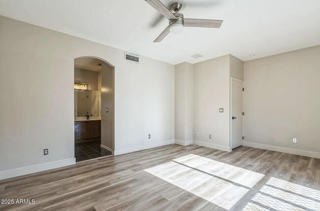 Building Photo - 7853 N 21st Ave
