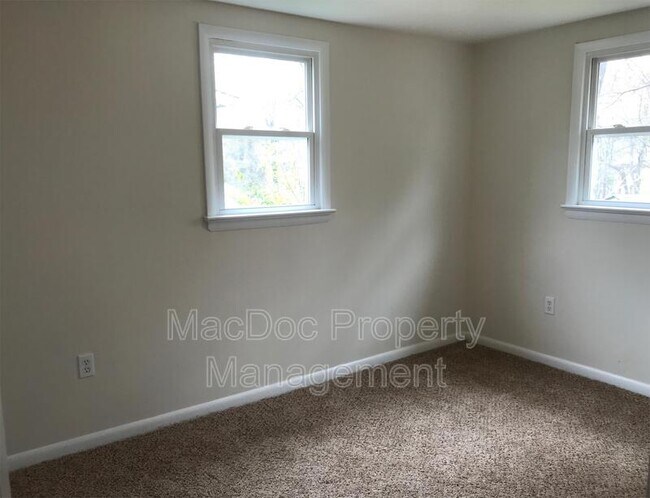 Building Photo - 217 Hillcrest Dr