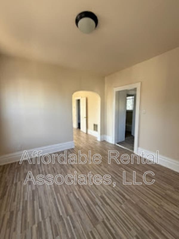 Building Photo - 1500 W Greenfield Ave