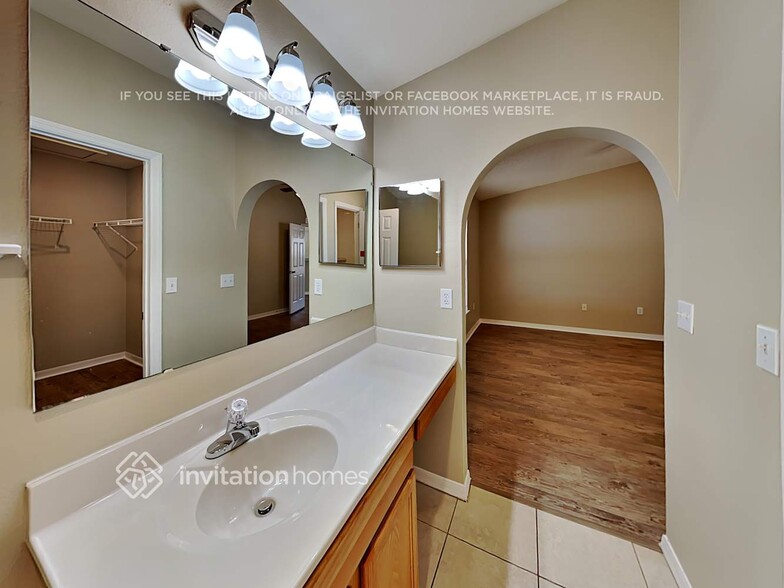 Building Photo - 5602 Oakwood Knoll Dr