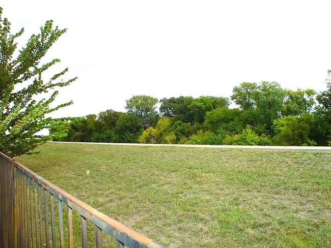 Building Photo - 525 Waterview Dr