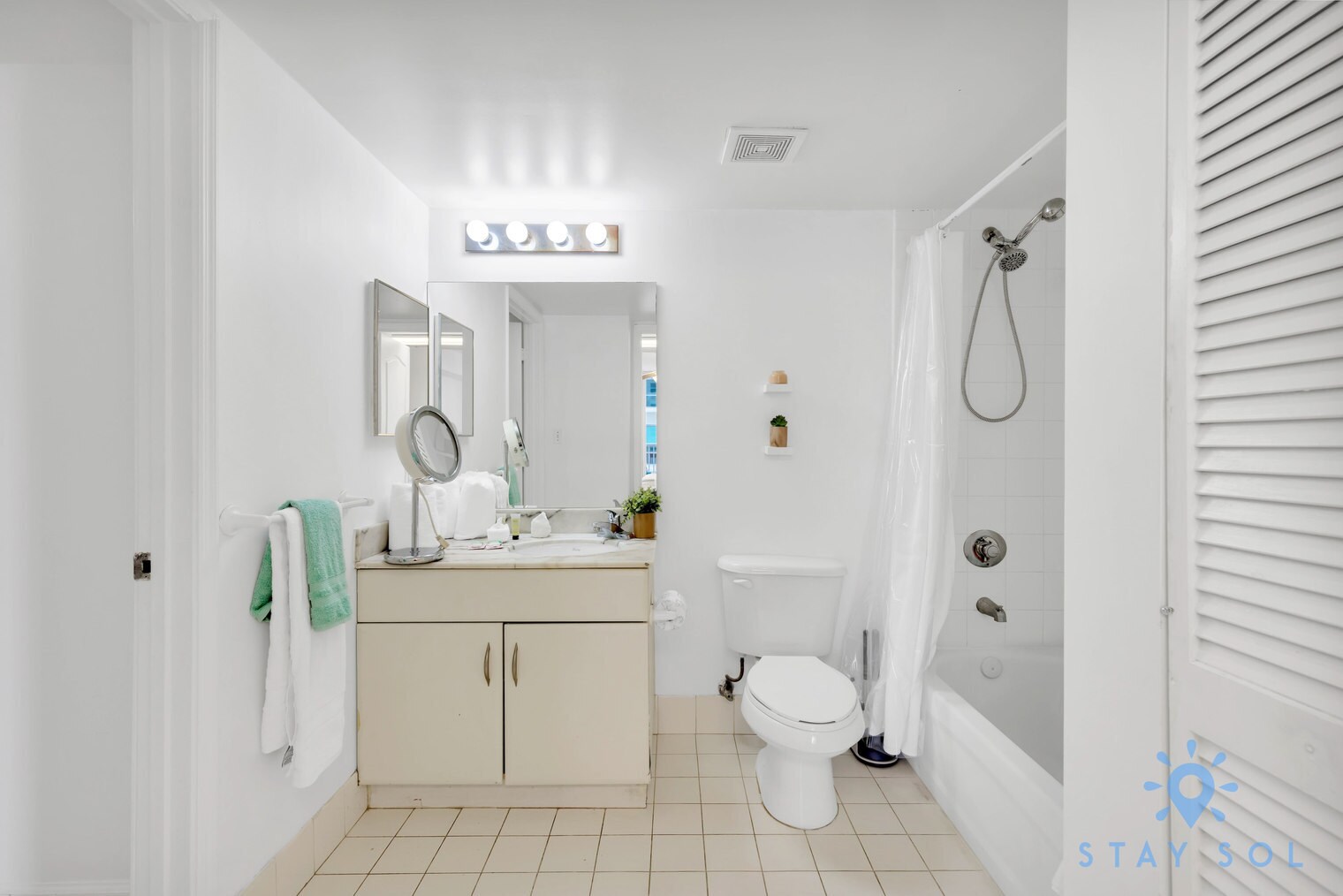 Building Photo - 1200 Brickell Bay Dr