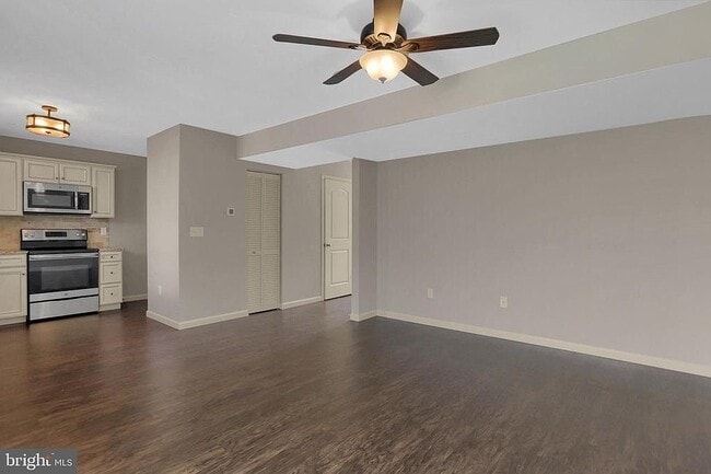 Building Photo - 22 Spring View