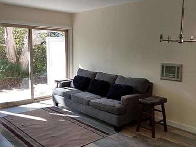 Building Photo - Age 55+ Only - Remodeled One Bedroom Condo - Age 55+ Only