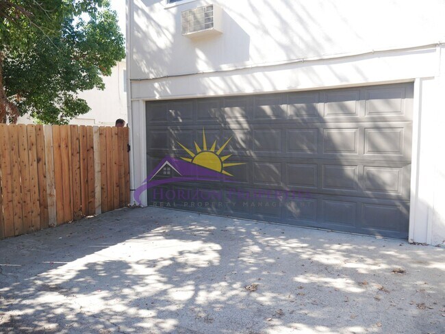 Building Photo - 908 Dornajo Way