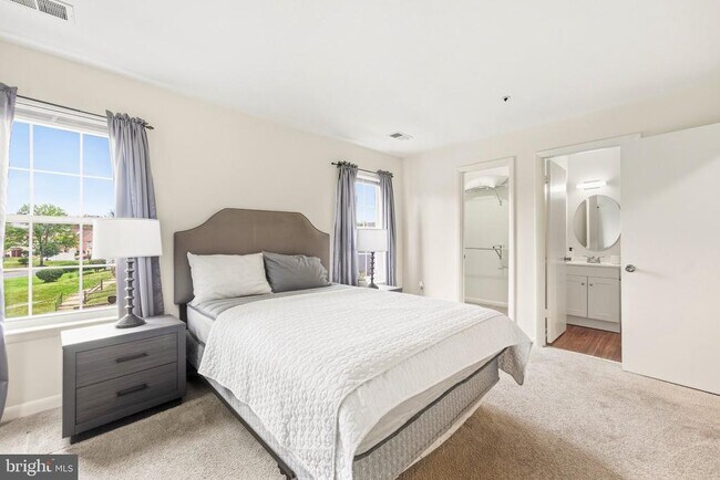 Building Photo - 8792 Grasmere Ct