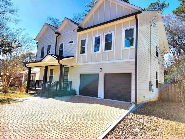 Building Photo - 1112 Shepherds Ln NE