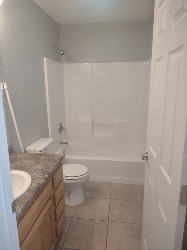 Building Photo - Corner Tri~Plex Benton KY 3 Bed 2.5 Bathrooms