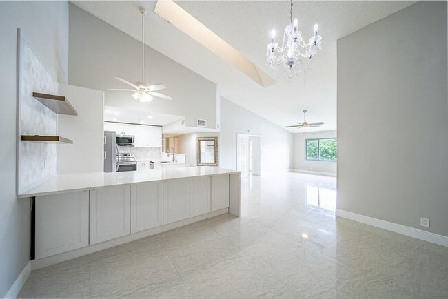 Building Photo - 13810 Oneida Dr