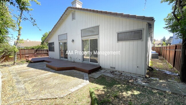Building Photo - Brentwood Beautiful 3 bedroom 2 bath home!...