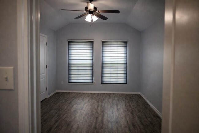 Building Photo - 427 Peyramale Ct