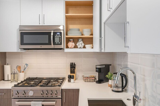 Building Photo - 4453 Aurora Ave N